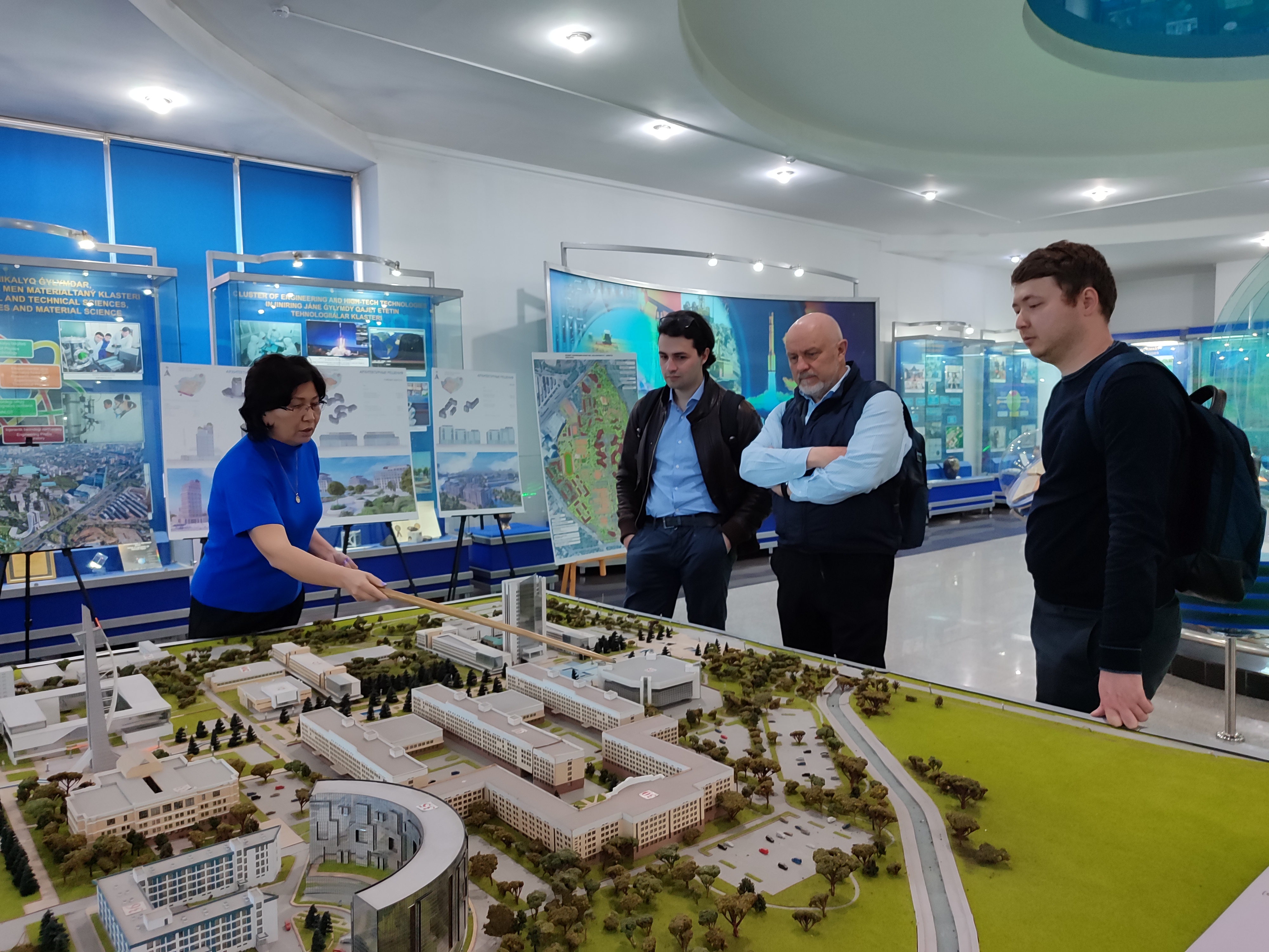 A young scientist from Europe visited the main museum of the university