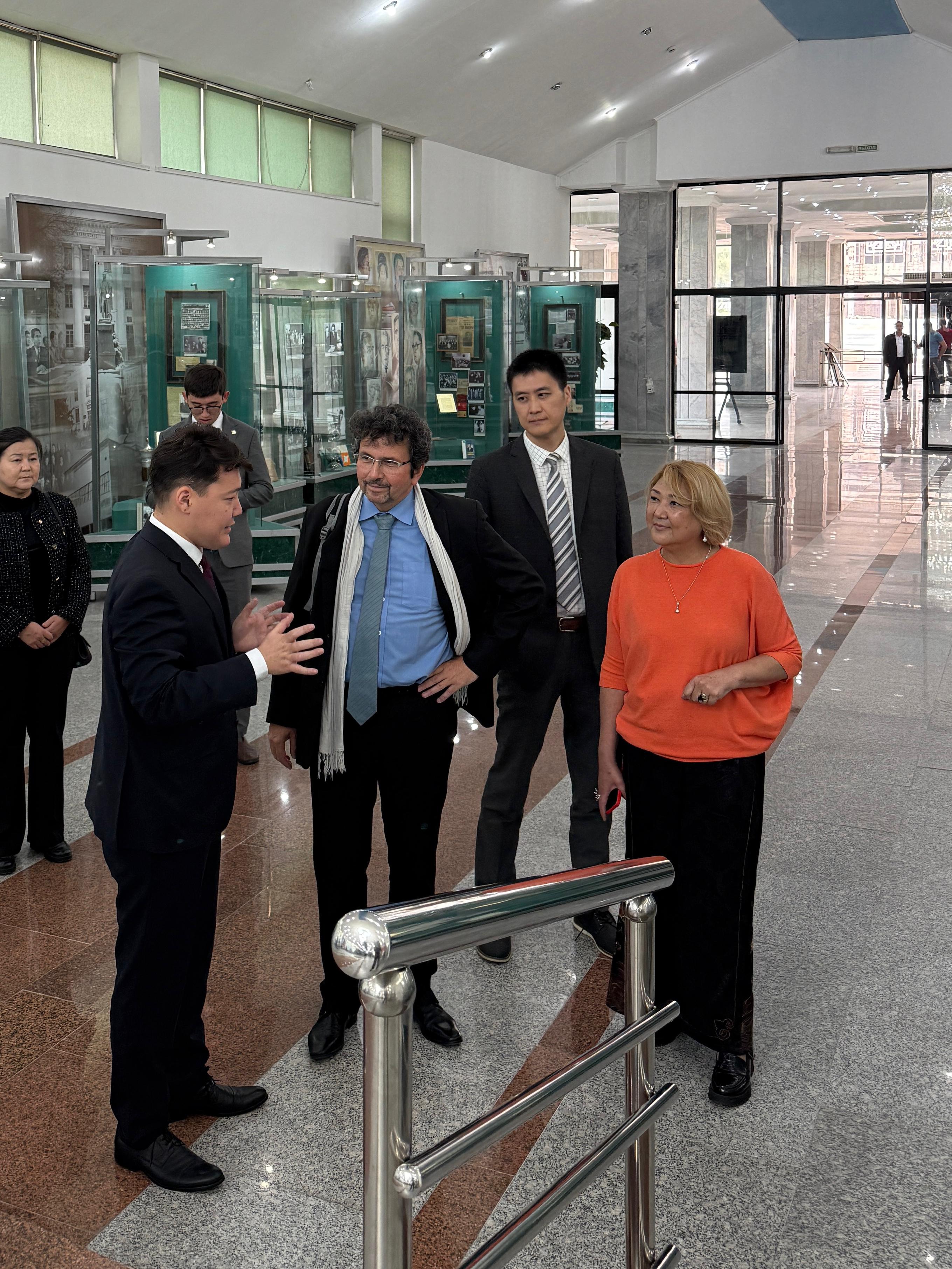 JOHNS HOPKINS MEDICINE INTERNATIONAL delegation visits the KazNU Museum