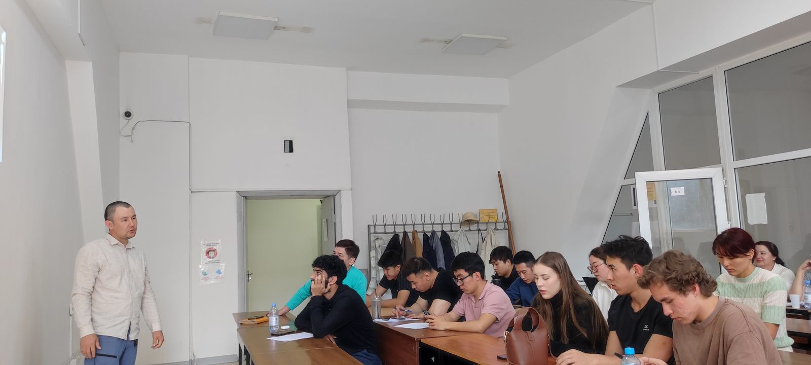 Студент 2 курса магистратуры Саматов Арман провёл семинарское занятие на тему ЦУР 13: «Борьба с изменением климата: малые экологические инициативы студентов как вклад в смягчение последствий климатических изменений»