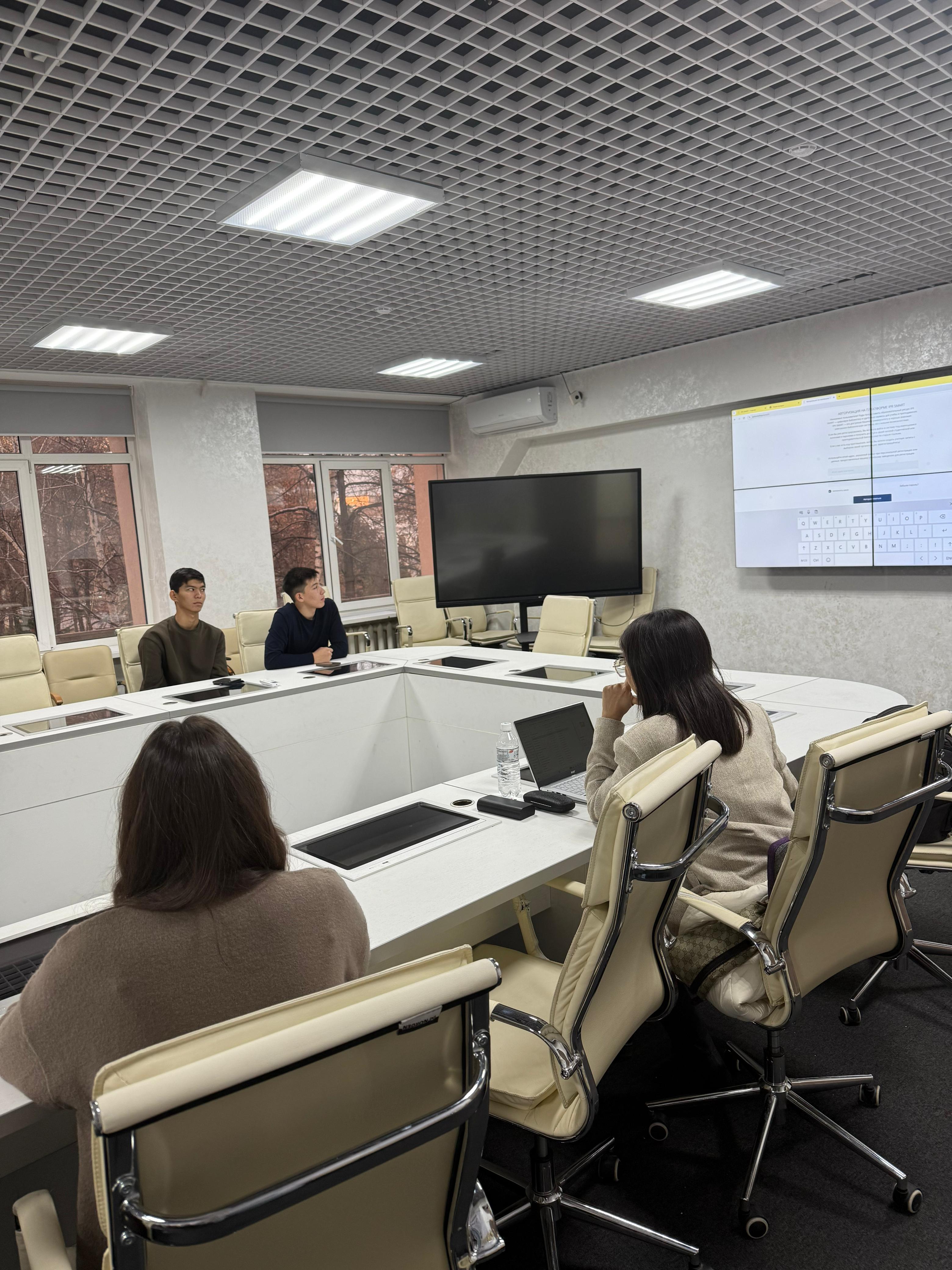 A seminar-training on the use of the IPR SMART electronic library was held at the Higher school of economics and business
