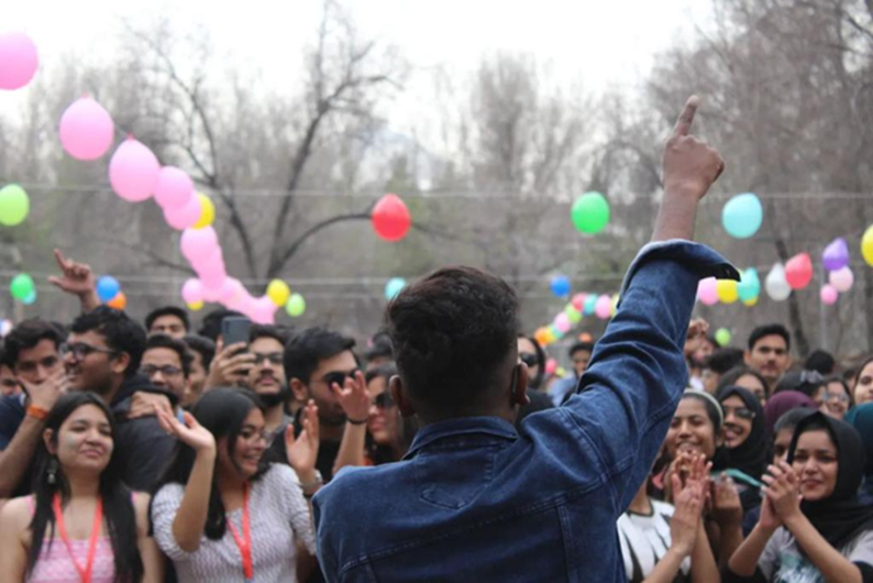 HAPPY HOLI «RANG BARSE»
