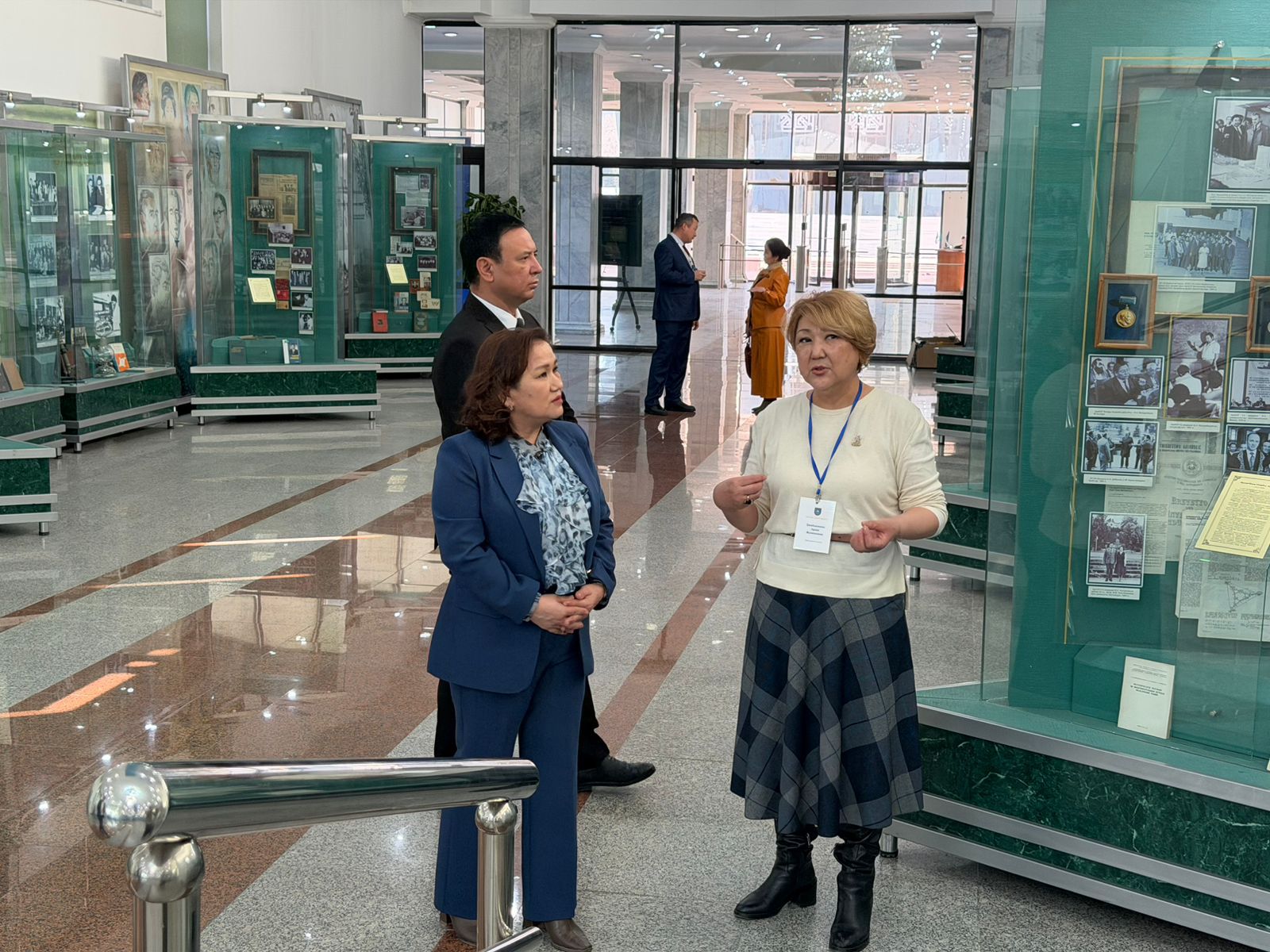Visit of the Delegation of Karakalpak State University to the Museum of KazNU