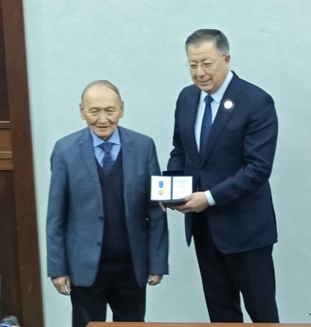MCM Department Lecturer Altyngazy Karimov Awarded the "Farabi" Gold Medal