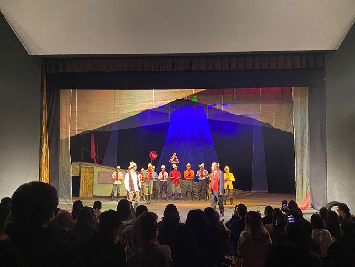 SDG-4: Students Attended the Performance of «Kyzyl Oramaldi Shinarym» at the Theater