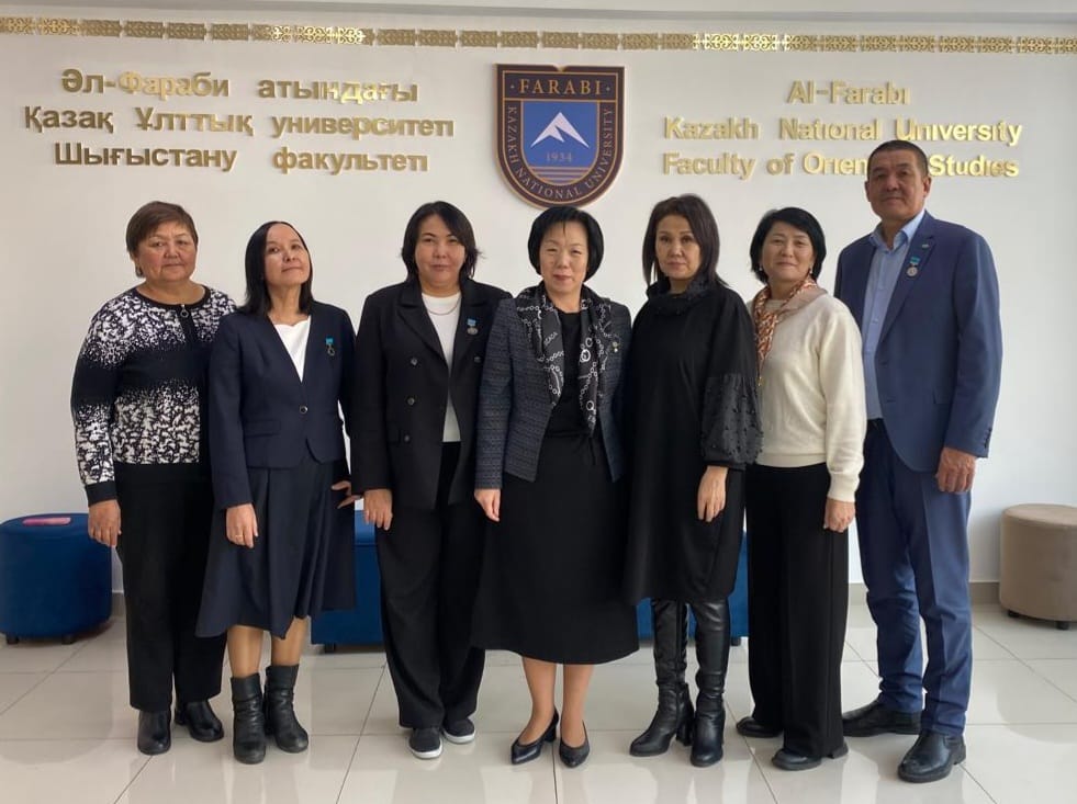 Преподаватели факультета востоковедения награждены ведомственными наградами