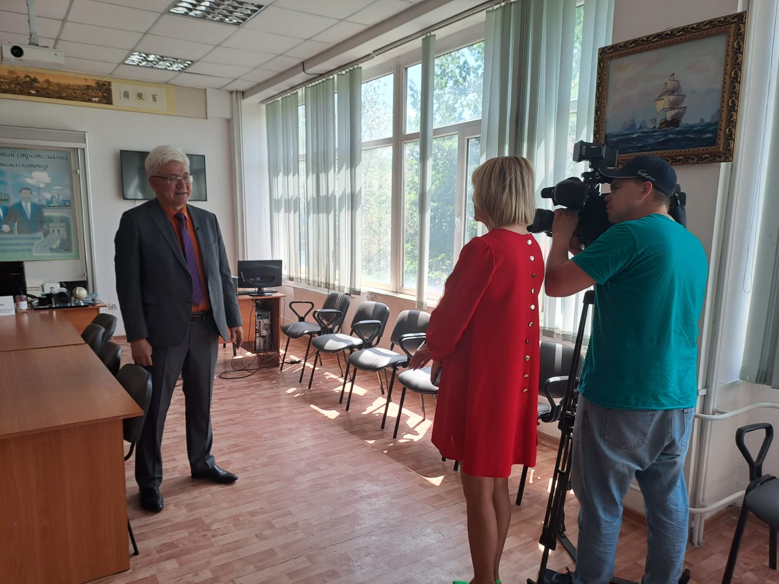 Профессор кафедры китаеведения дал интервью телеканалу 24KZ