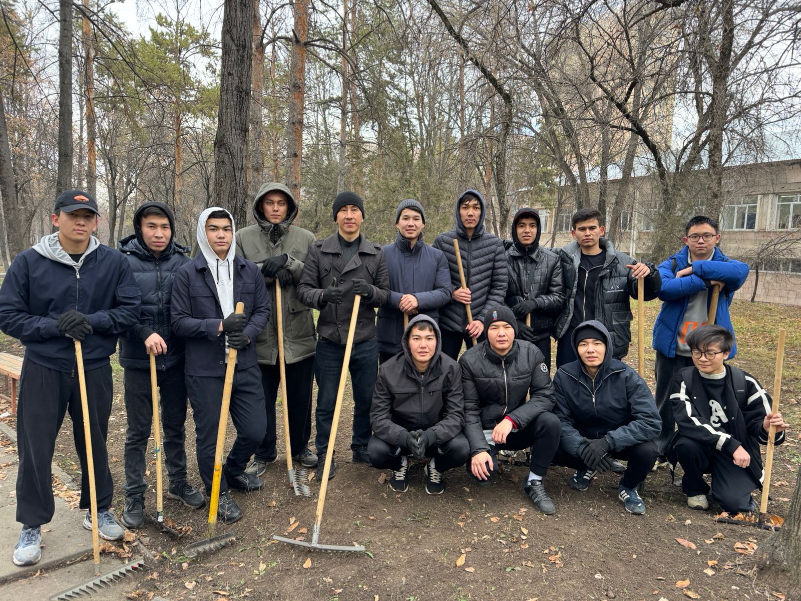 As part of the “Clean Kazakhstan” environmental campaign, a large-scale community clean-up was held at the university.
