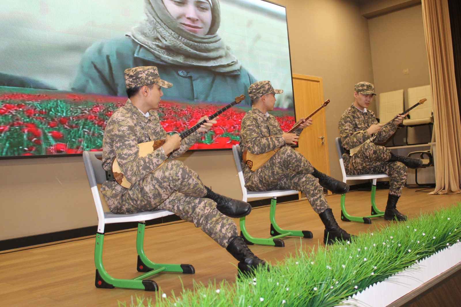A patriotic lecture hall was held