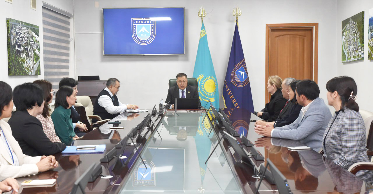 Награждены лучшие ученые-преподаватели