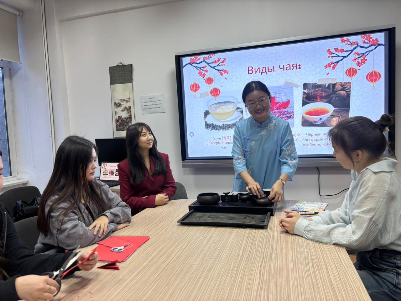 Chinese Tea Traditions Discussed at the “Chinese Language Corner”