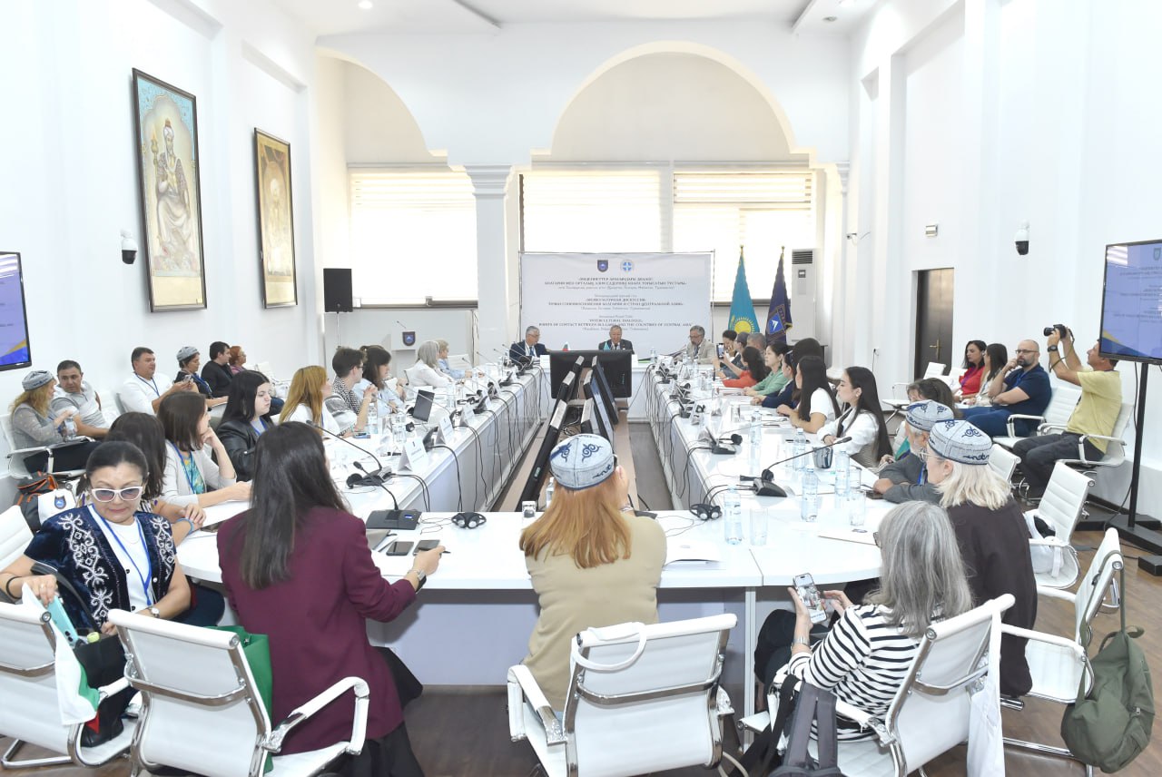 Discussion of cultural relations between Bulgaria and Central Asia