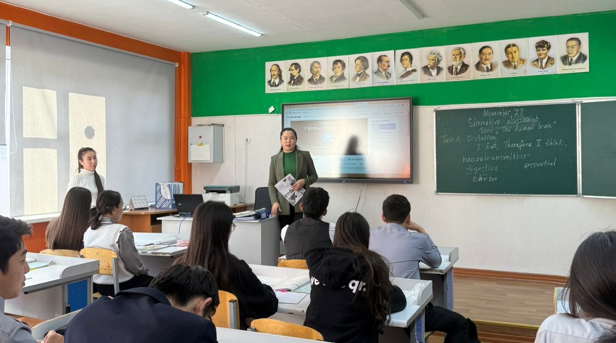 А young scientist of the Al-Farabi Kazakh National University, PhD, senior lecturer of the Department of International Law Otynshiyeva Aidana Aitukyzy met with students of grades 10-11 of Almaty and the Almaty region schools to provide career guidance
