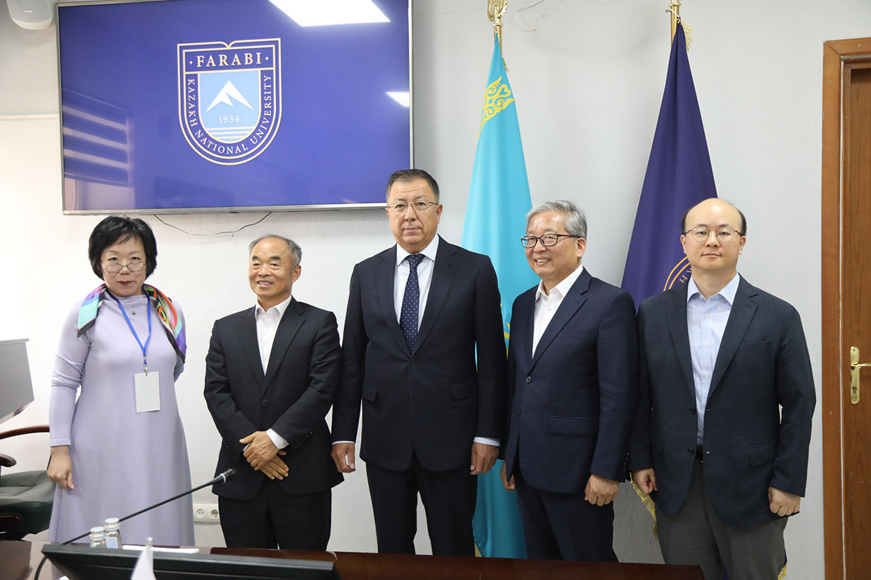 Issues of cooperation in personnel training were discussed