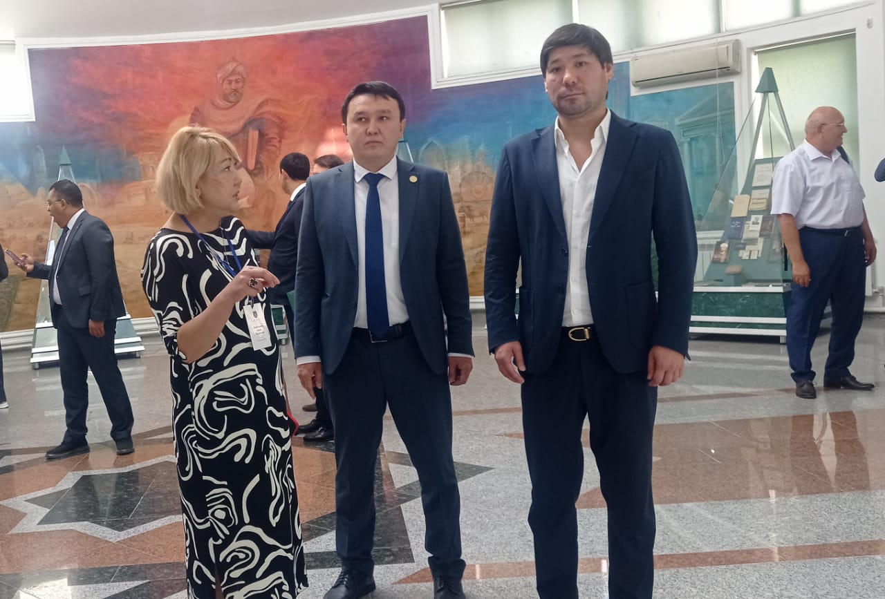 Делегация Министерство экологии и природных ресурсов РК во главе с Вице-министром Нурланом Курмалаевым посетили музей истории КазНУ