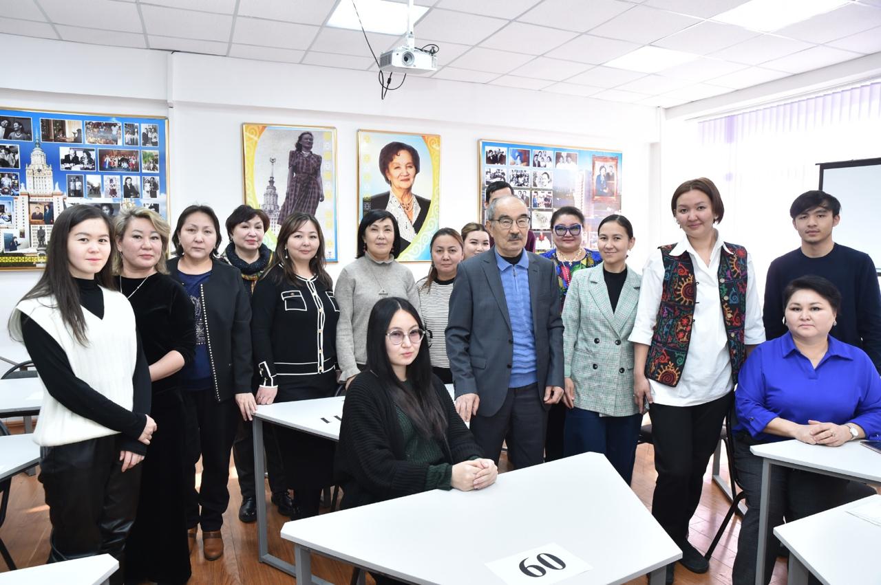 The administration of Al-Farabi KazNU presented the students and the teaching staff of the Faculty of Philology new equipment for educational process .