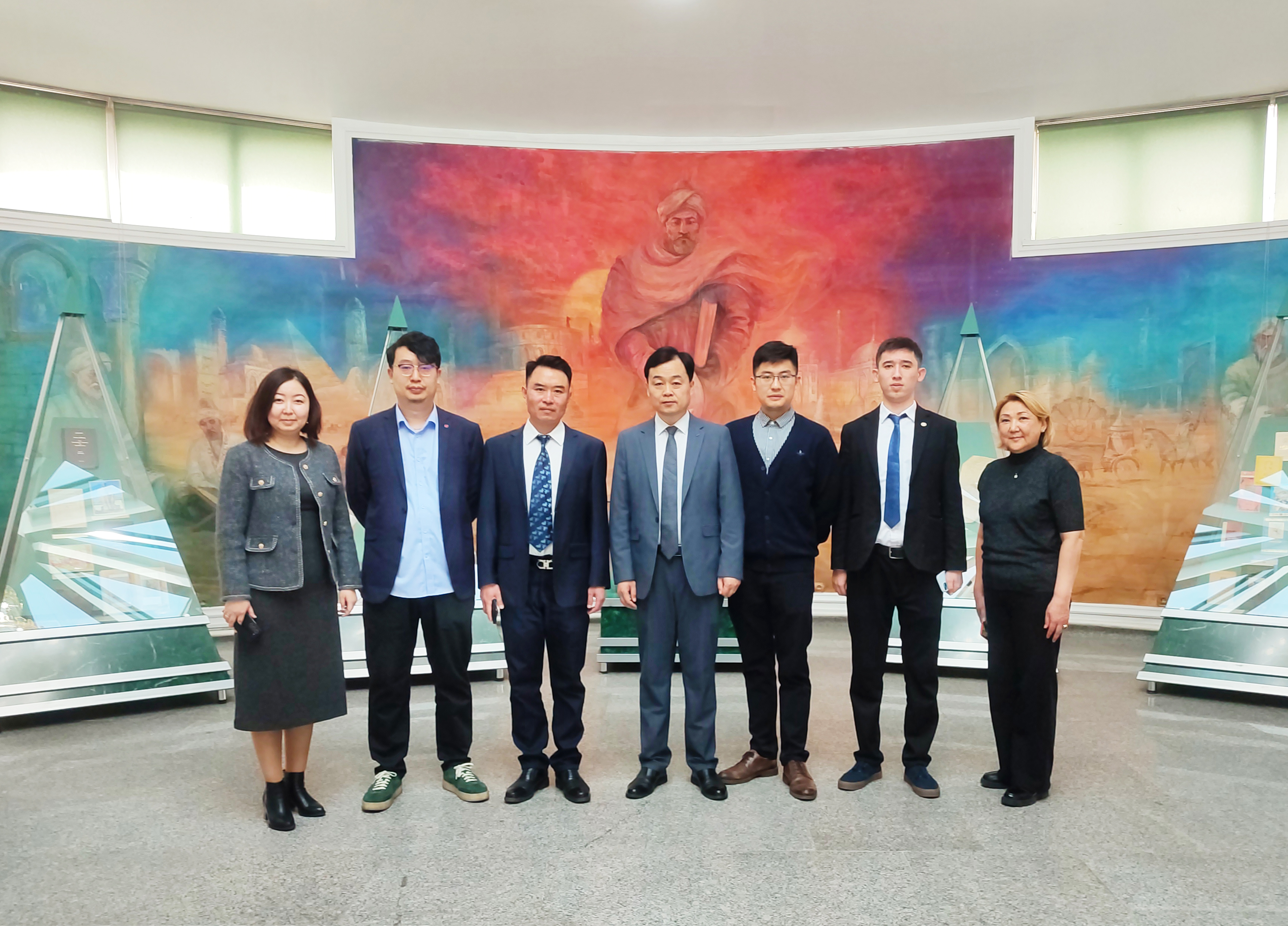 A sightseeing tour of the KazNU Museum was conducted for the delegation of the Institute of Talents and Industrial Research of Shandong-ASEAN (China)