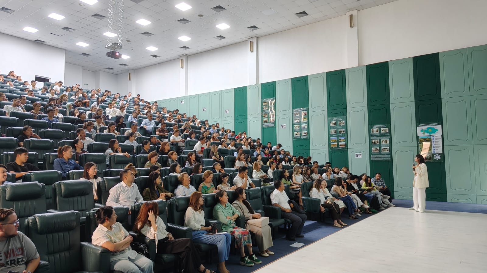 Докторанты физико-технического факультета включились в PhD ORIENTATION WEEK КазНУ. ЦУР 4 и ЦУР 17
