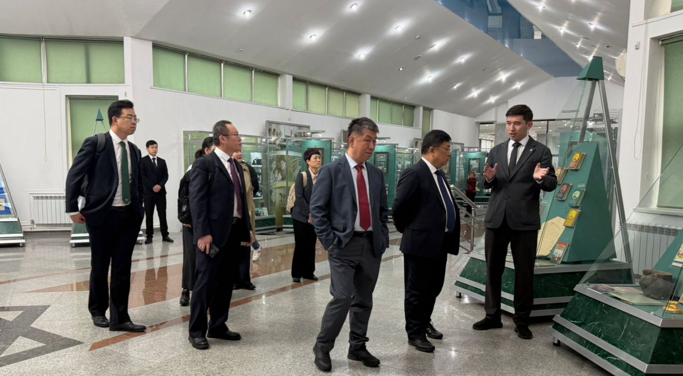 Science Without Borders: Visit of the Chinese Academy of Sciences Delegation to KazNU Museum