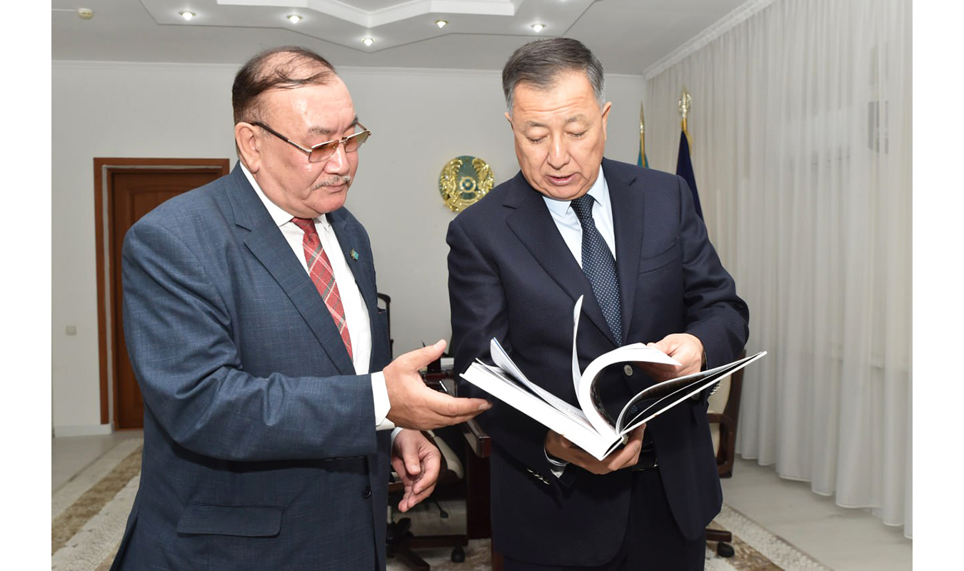 Rector of KazNU met with the editor-in-chief of the newspaper ‘Kazaq adebieti’