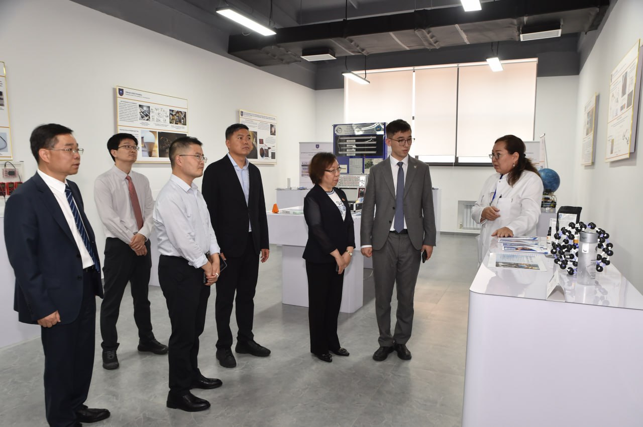 Academics of Central Asia and China got acquainted with scientific projects of KazNU