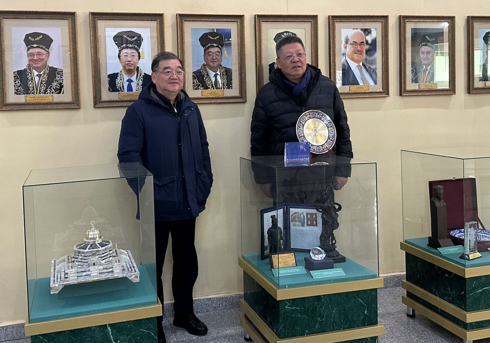 Visit of KazNU Honorary Professor Bian Dezhi to the Al-Farabi Museum
