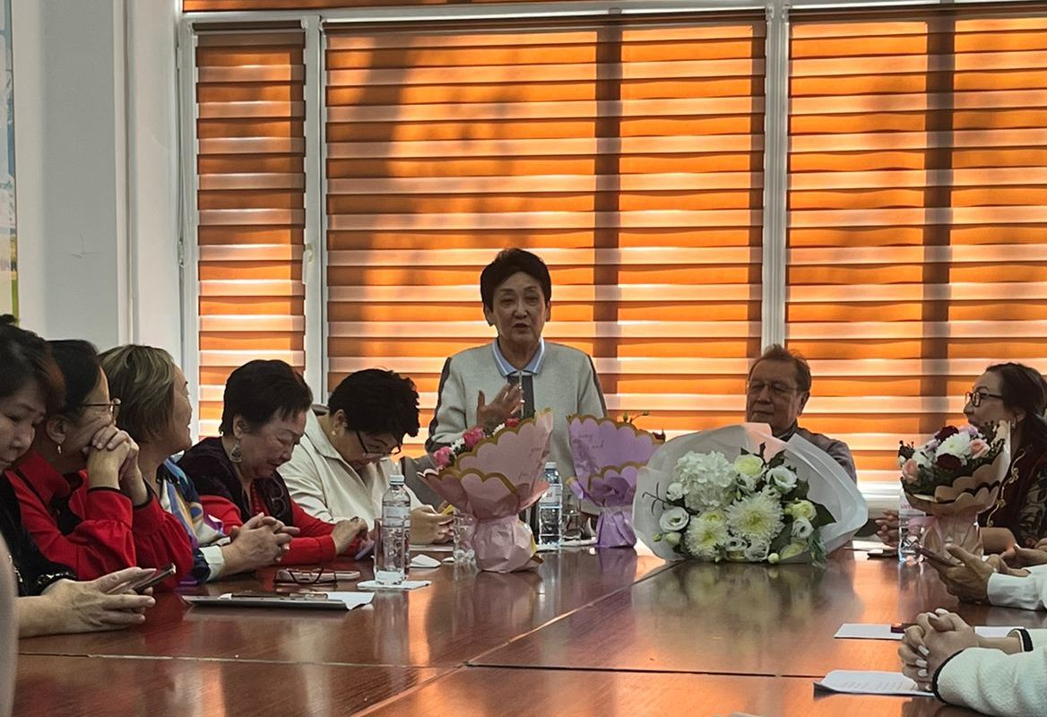 Meeting with veteran teachers