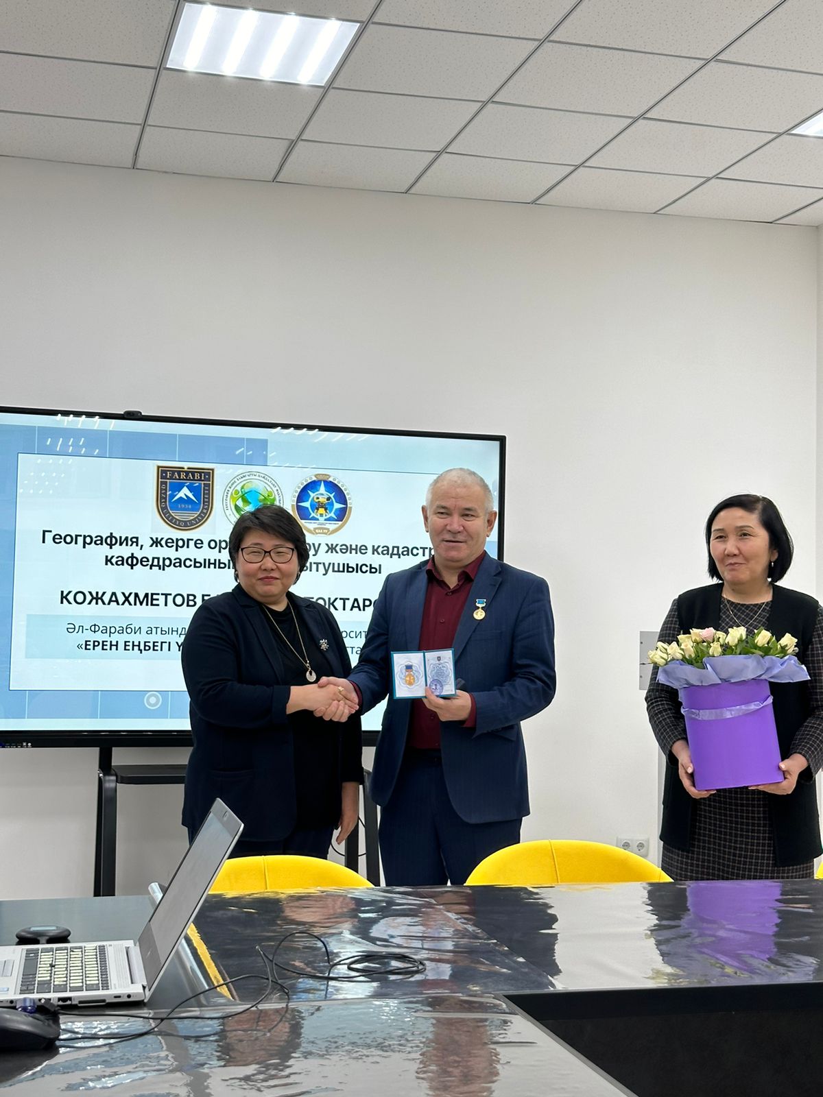 Кожахметов Базаралы Токтарович Әл-Фараби атындағы Қазақ ұлттық университетінің «ЕРЕН ЕҢБЕГІ ҮШІН» медалімен марапатталды