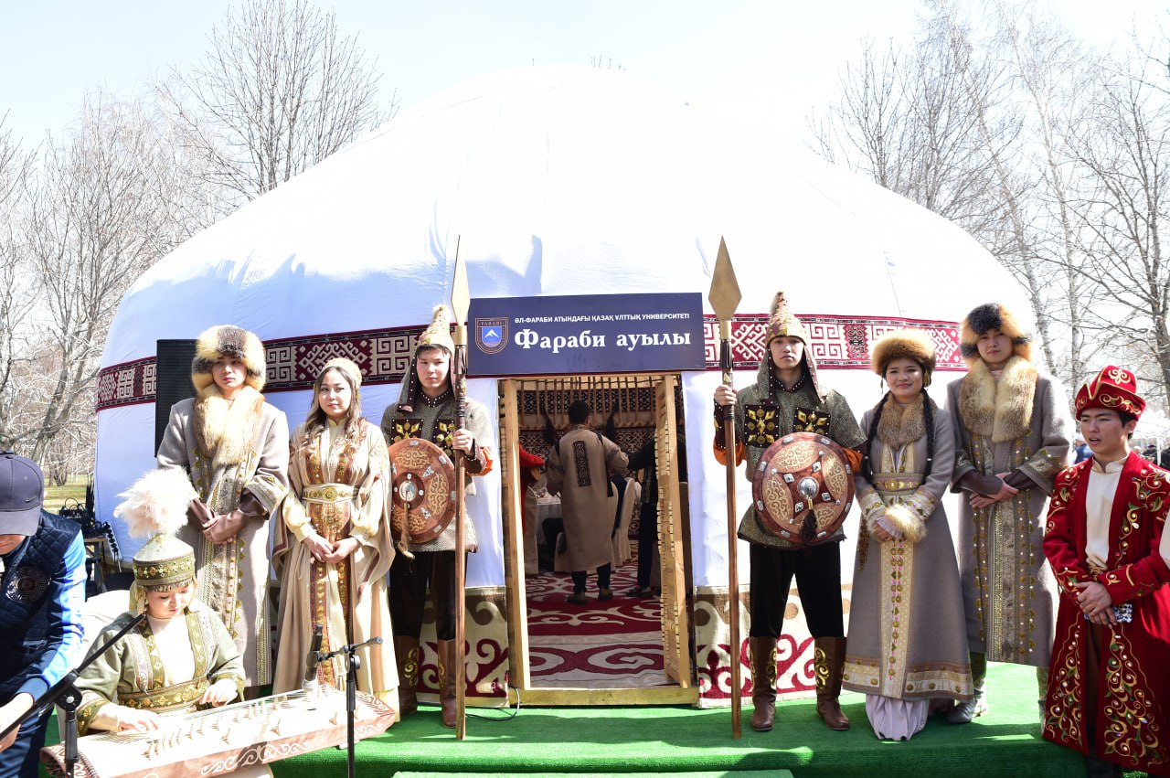 КазНУ отметил весенний праздник Наурыз