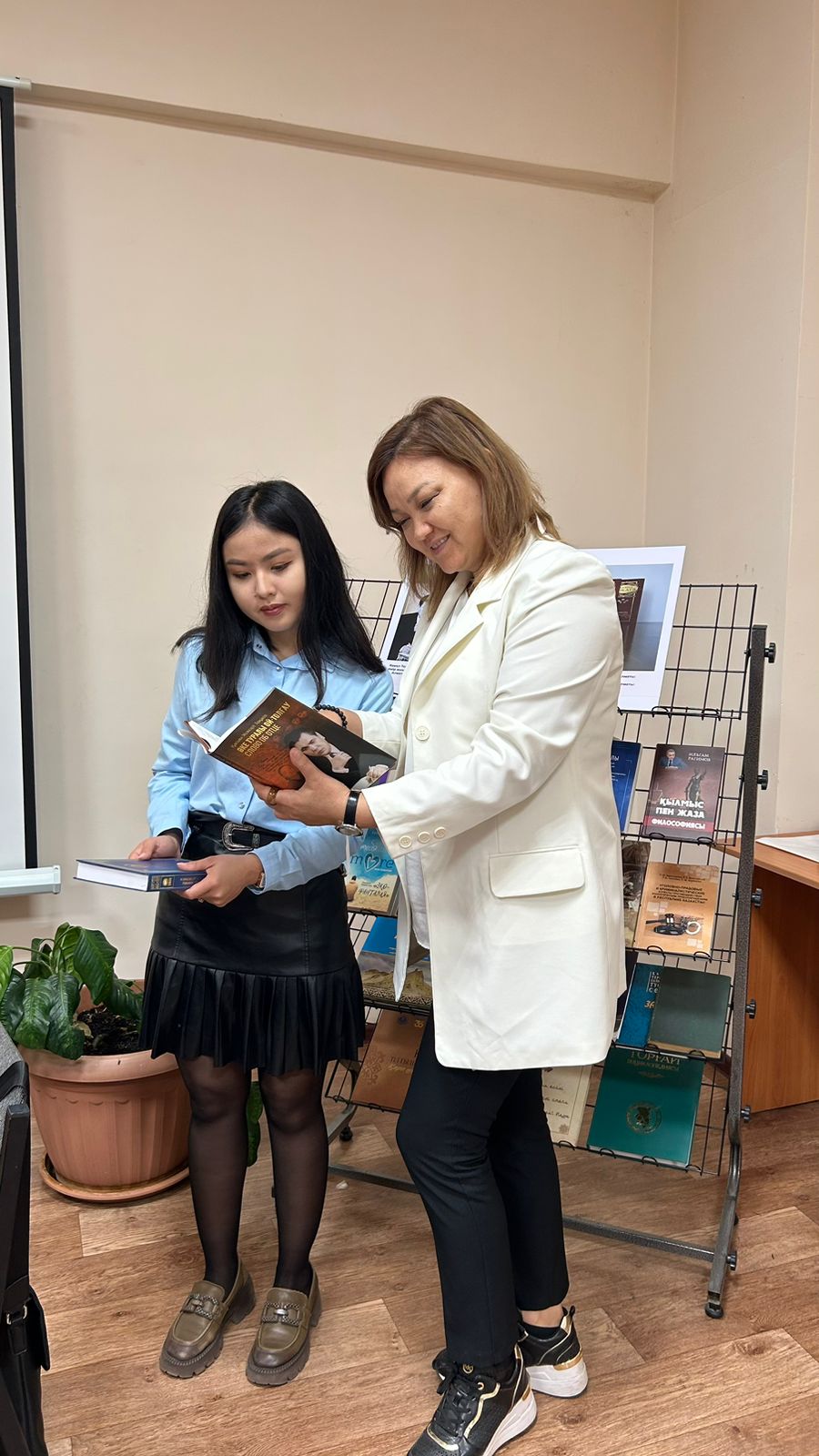 В рамках «100 книг» студенты ознакомились с книгой «Слово об отце»