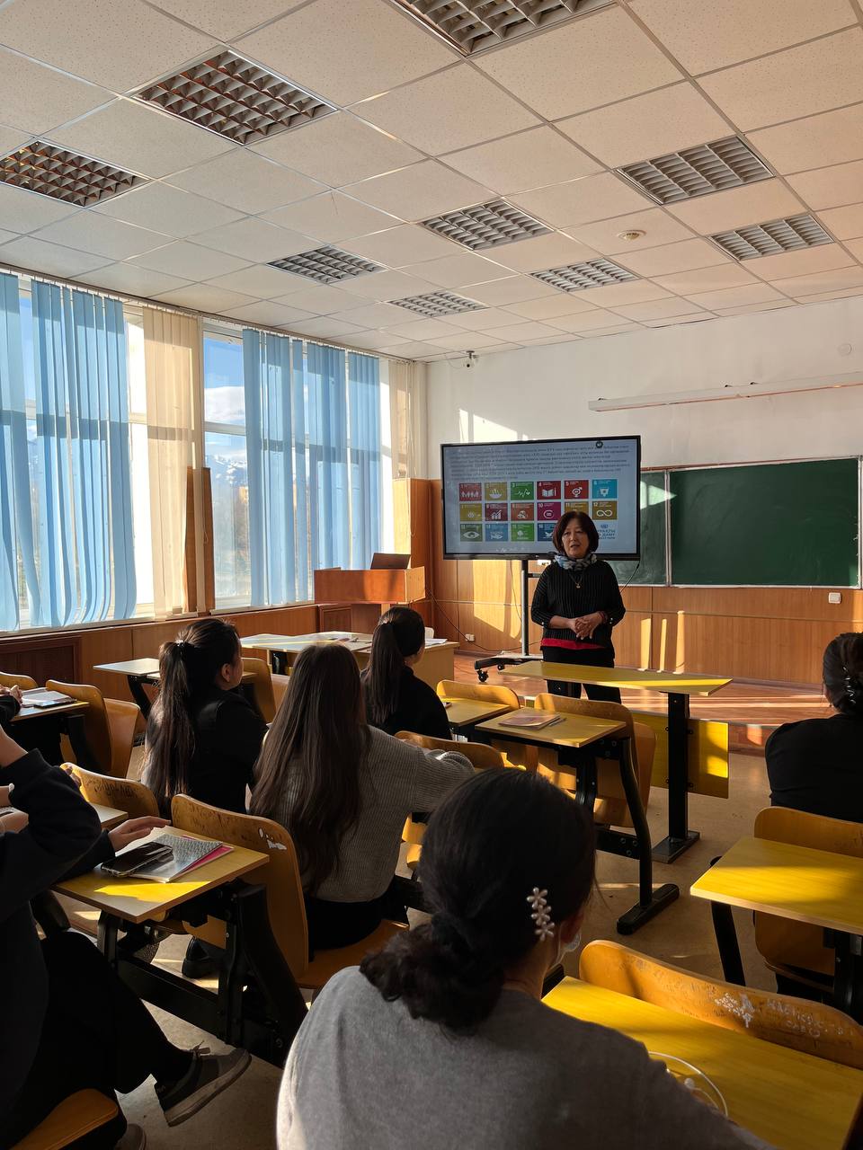 Тұрақты дамуға көшу механизмнің бірі: өнімнің қауіпсіздігінің, еңбекті қорғаудың және экожүйені сақтаудың халықаралық стандарттарын енгізу болып табылады