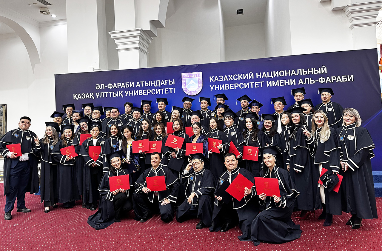 Выпускникам Farabi Business School вручили дипломы