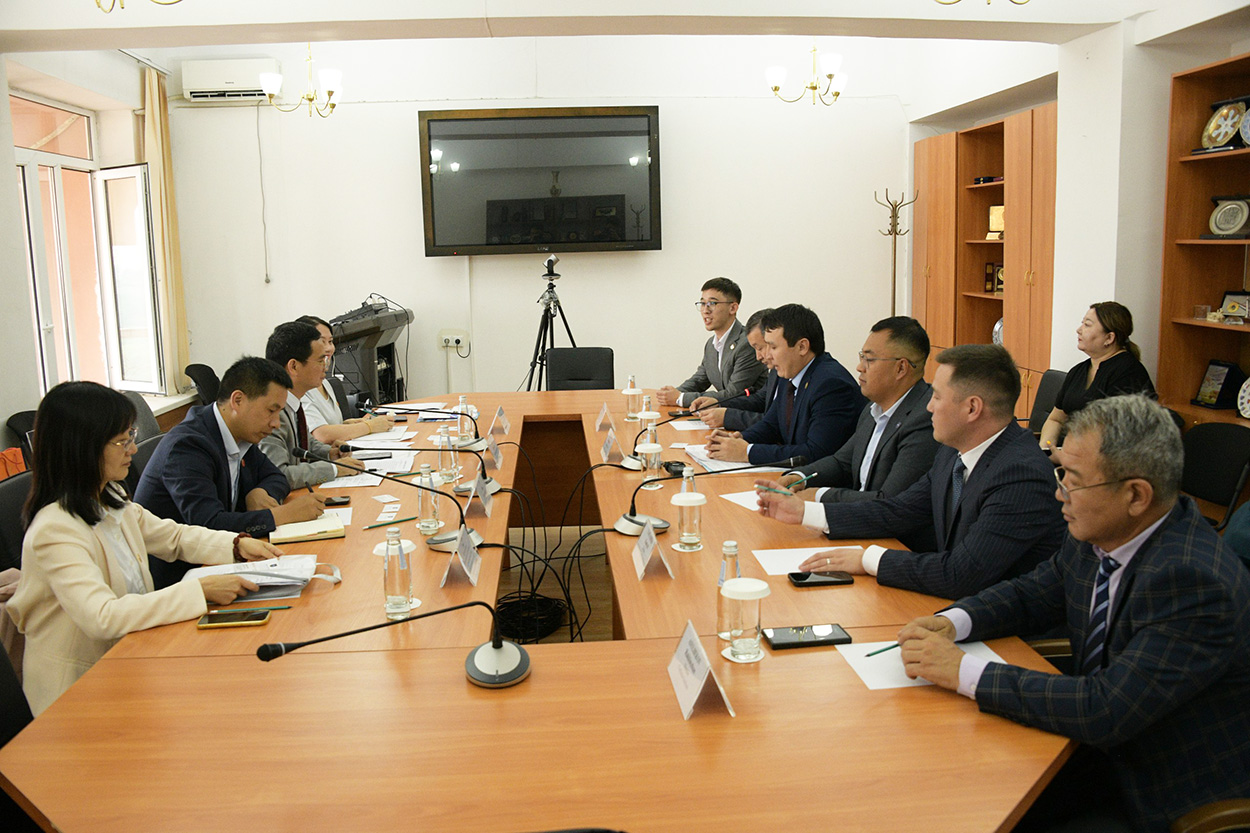 Cooperation with Hunan Pedagogical University