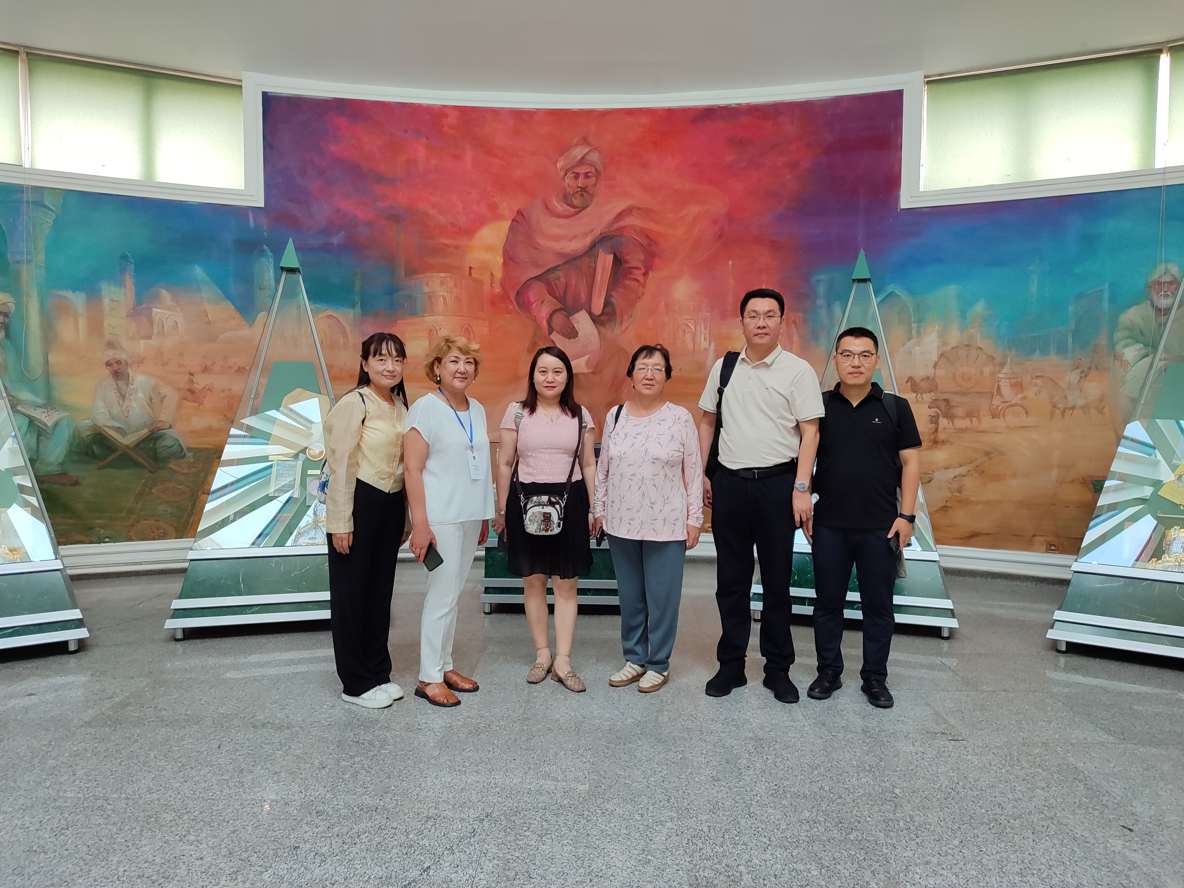 The University Museum was visited by a delegation of the Polytechnic University of China