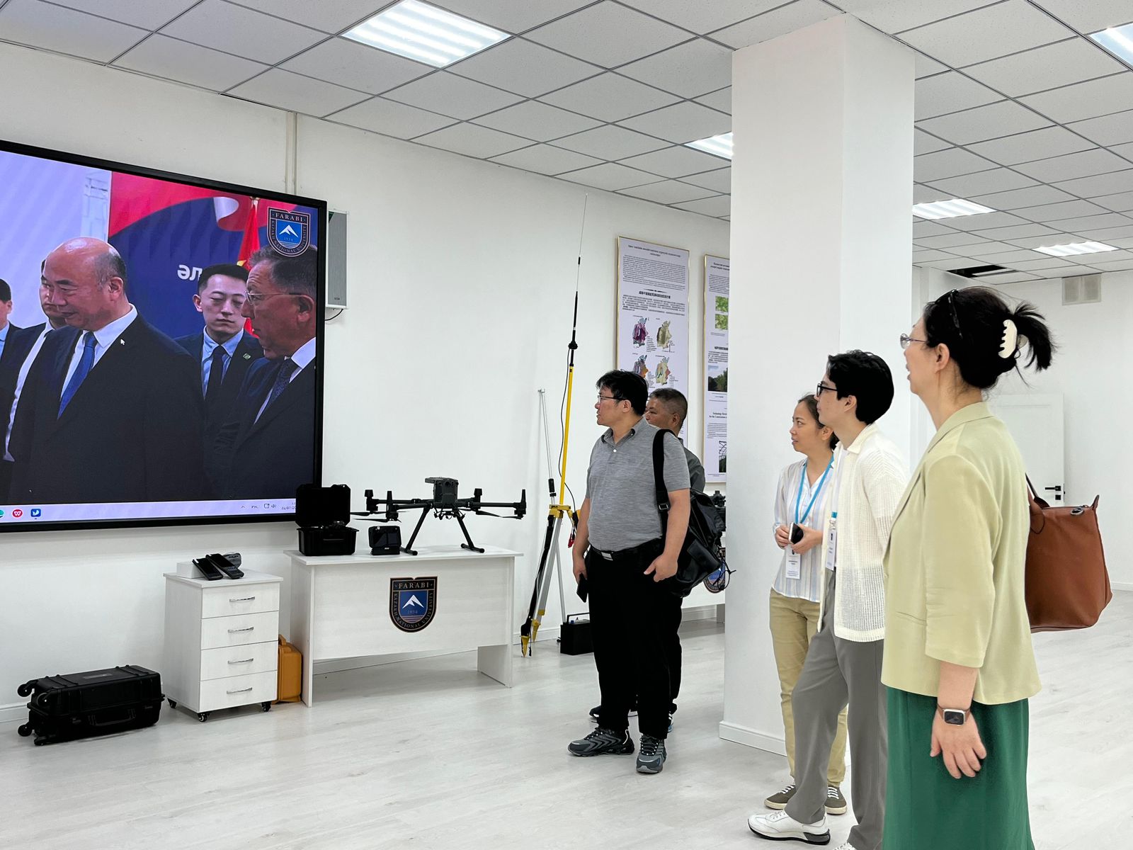 Профессора Сианьского Университета Цзяотун посетили Научный центр «Устойчивое развитие и рациональное природопользование» и лабораторию «Технологии дистанционного зондирования и применения»