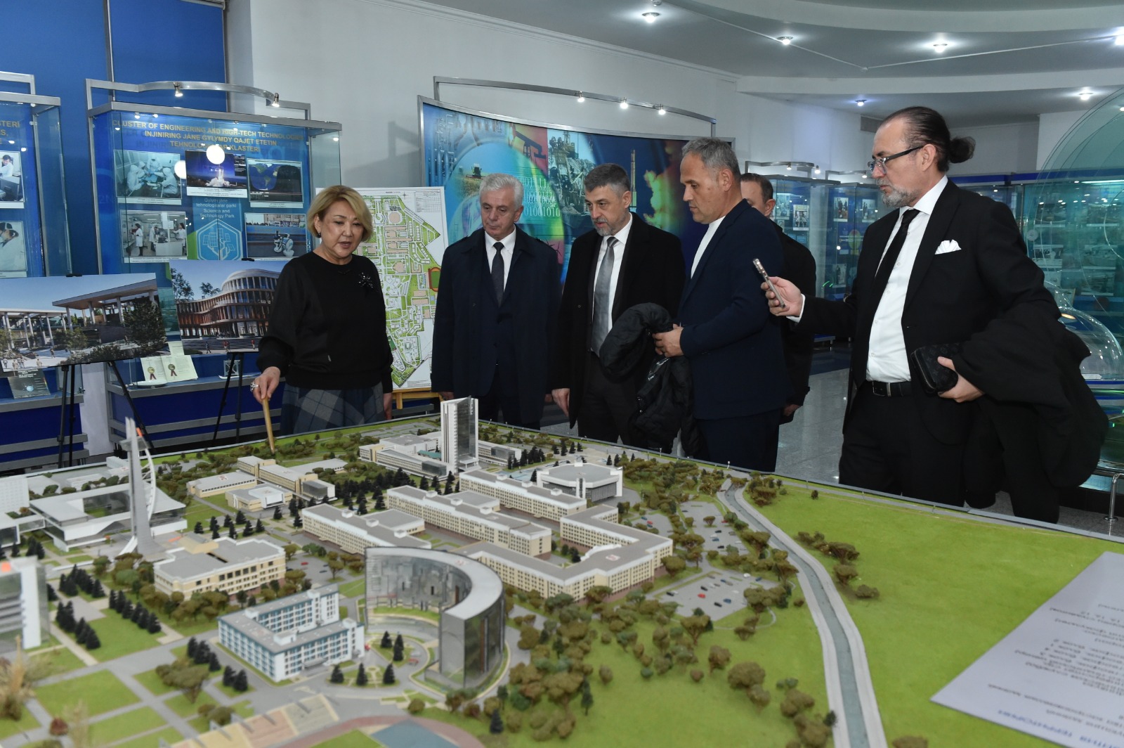 Ректор Международного университета «Vision» (Македония) Ахмет Веджди Джан ознакомился с деятельностью Музея