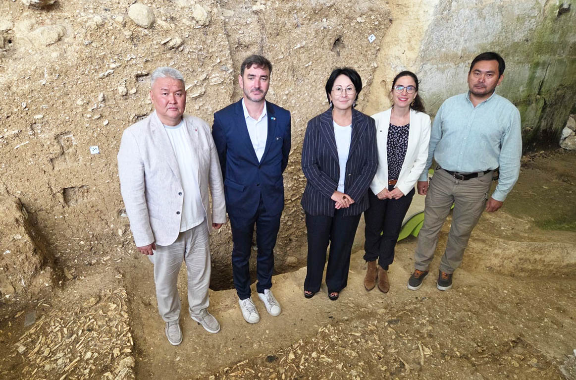 The Ambassador of the Republic of Kazakhstan to France held a meeting with KazNU scientists
