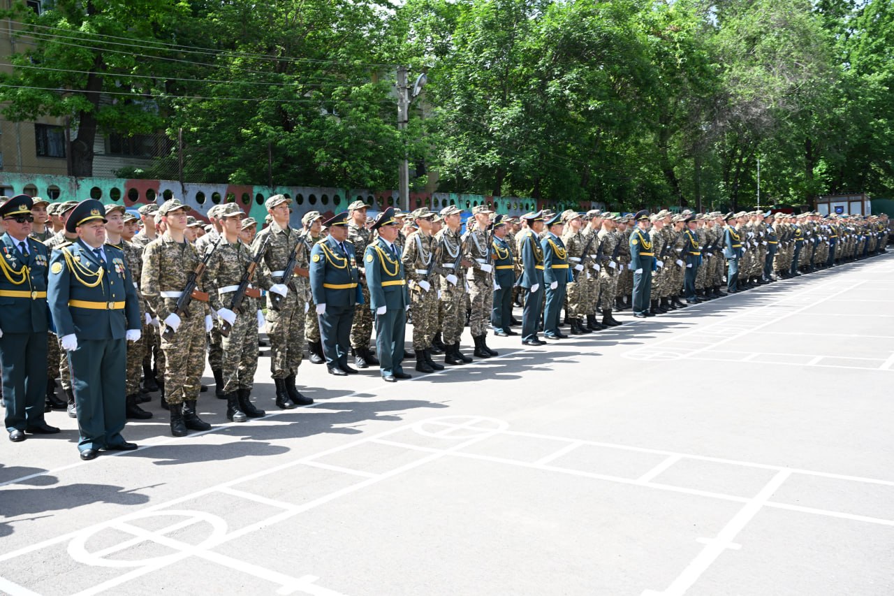 В КазНУ состоялась церемония принятия военной присяги
