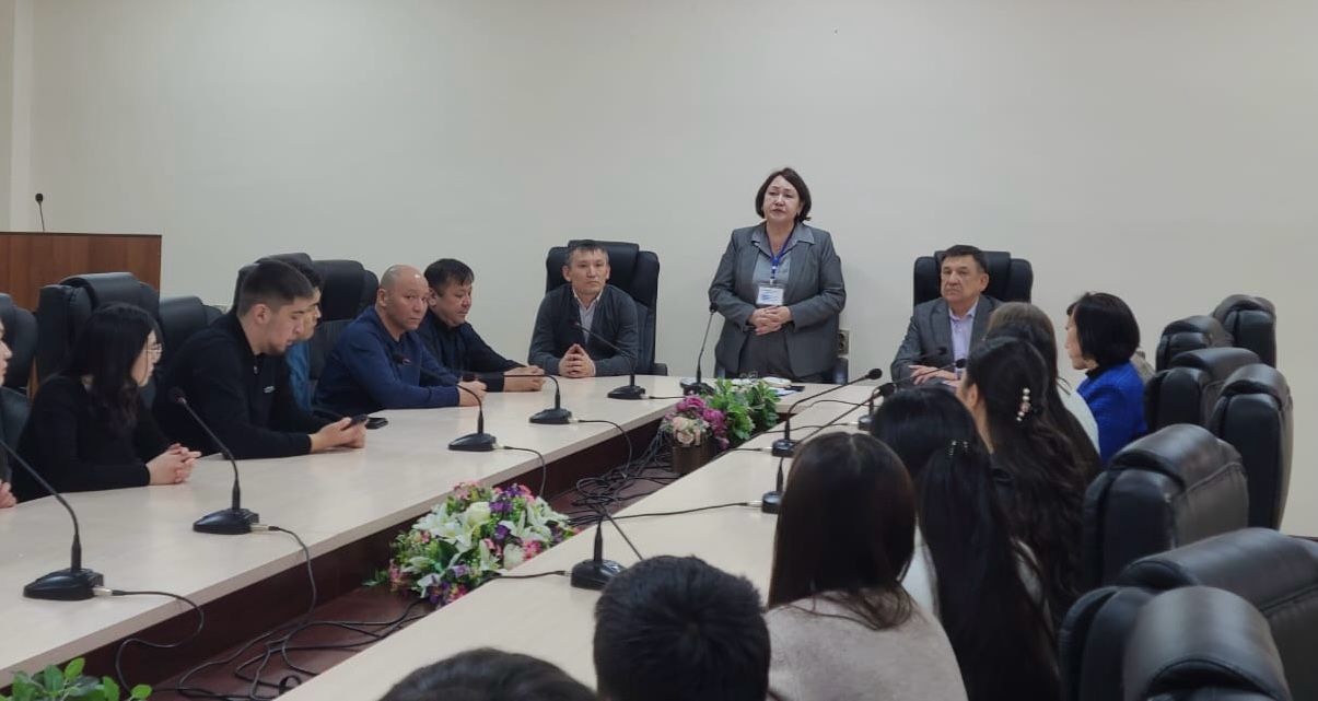 A round table dedicated to World Election Day