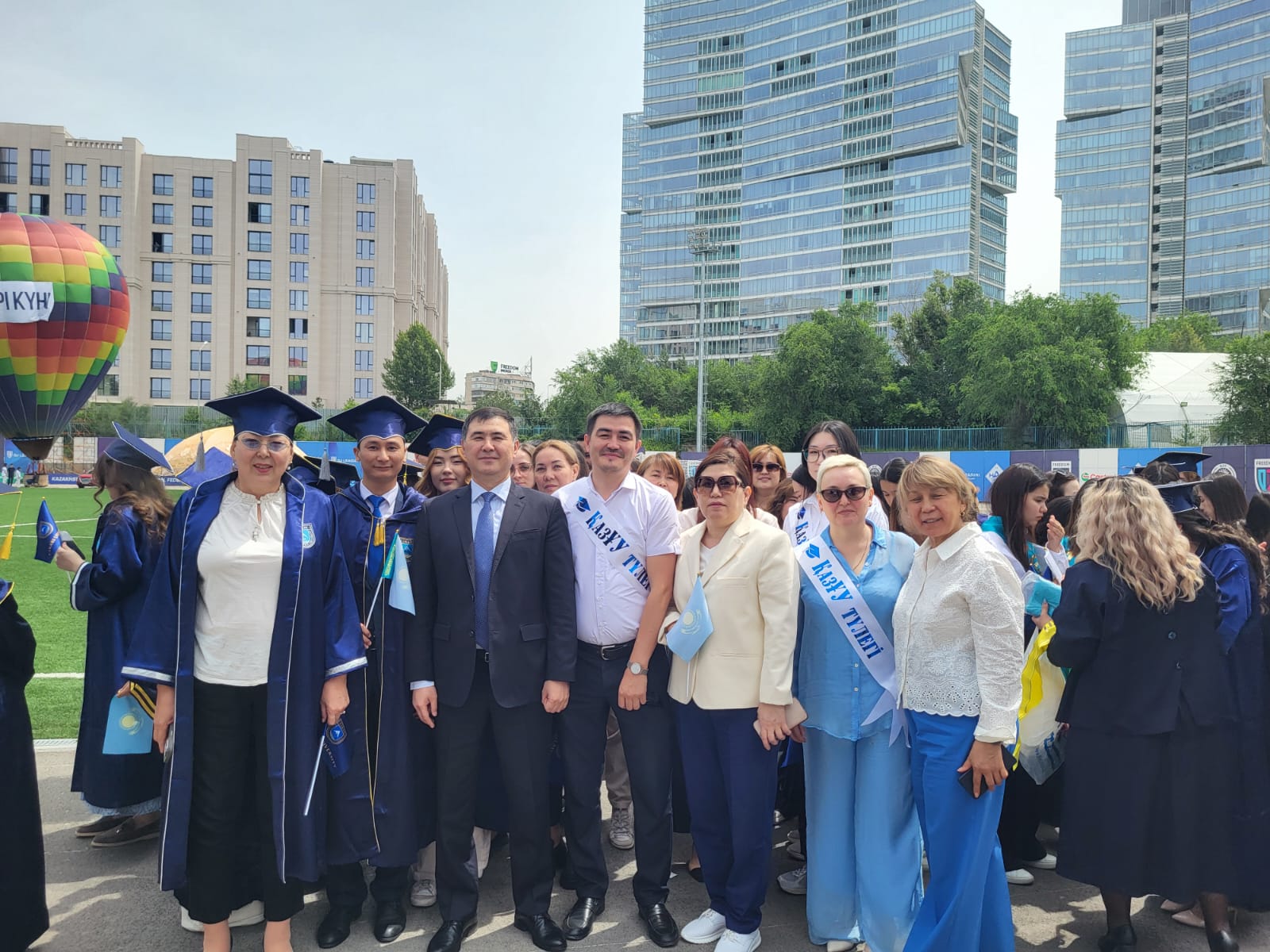 Выпускники и преподаватели физико-технического факультета встретились на «Параде выпускников» КазНУ. ЦУР 4