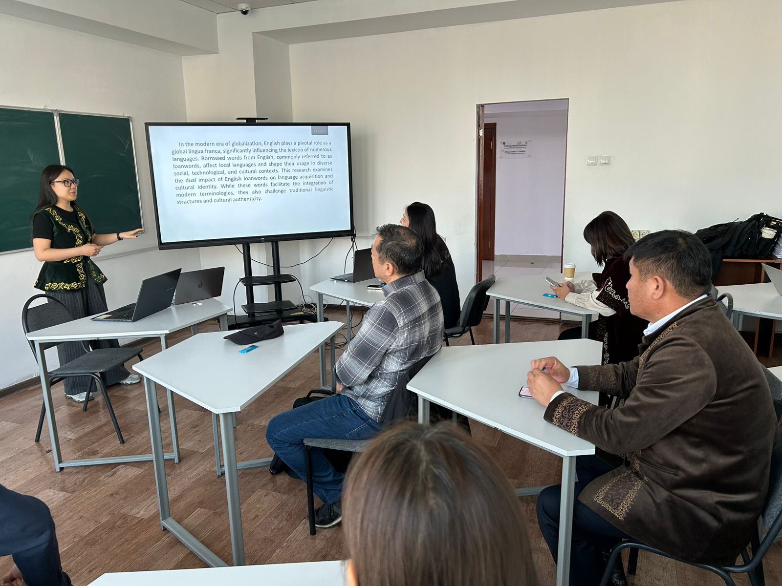 На кафедре китаеведения был проведен научный семинар по теме «The Influence of Loanwords on the Teaching of Lexical Aspects of Speech»
