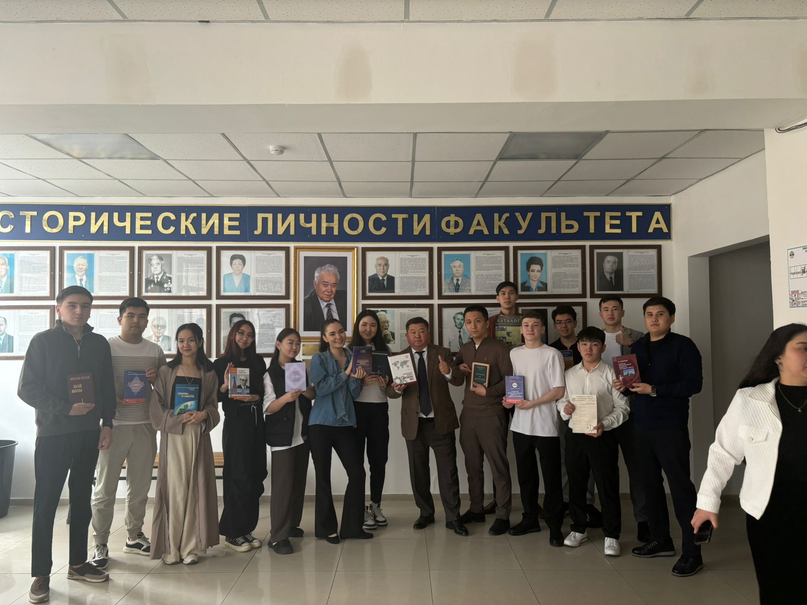 Дүниежүзілік авторлық құқық және кітаптар күні