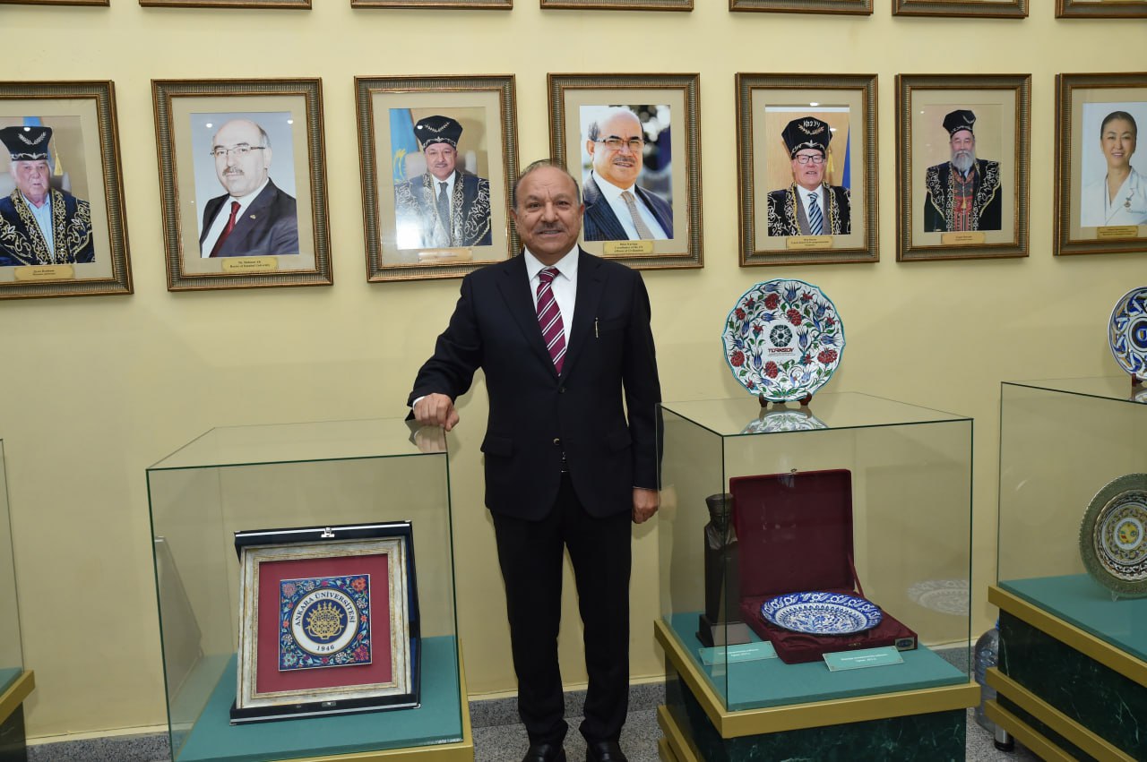 ҚазҰУ құрметті профессоры Мұхиттин Шимшек музейде