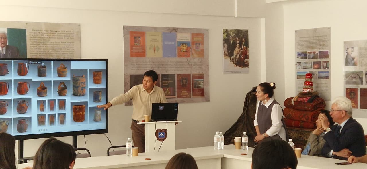 Between Tianshan and Altai: Cultural Landscape and Interaction in the Early Iron Age