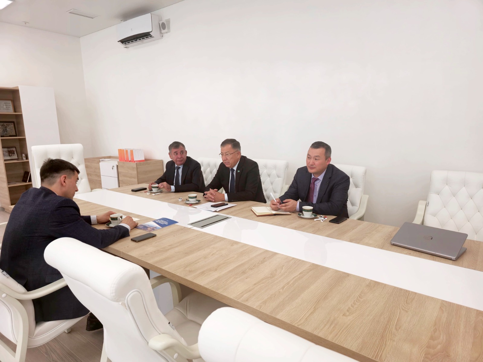КазНУ и ОмГУ укрепляют сотрудничество