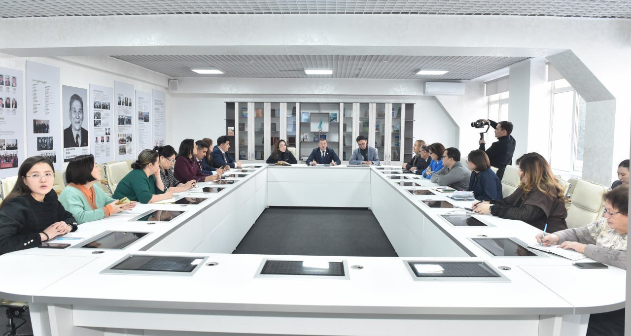 The issues of science development are considered