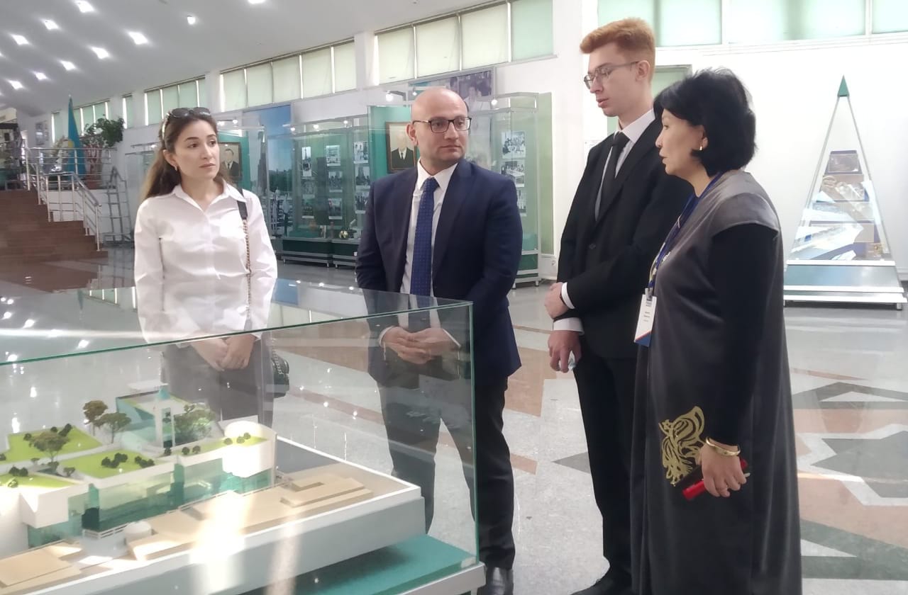 В университете прошла встреча с проректором по международным отношениям и программам Азербайджанского государственного экономического университета Мурадли Неманом