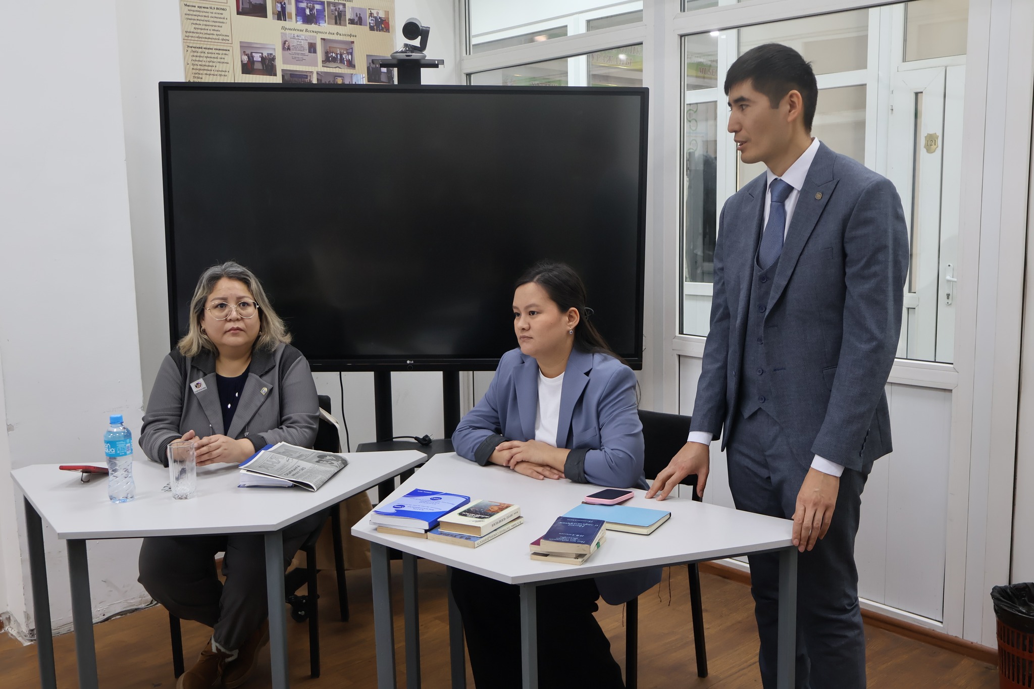 "Text Culture: From Discourse to the Quality of Consciousness": An Insightful Lecture at KazNU