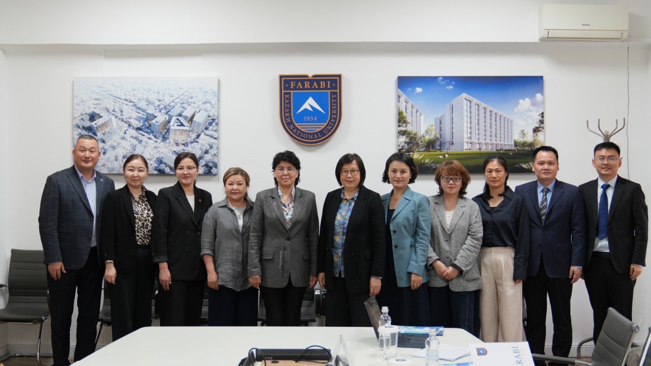 Shanghai representatives got acquainted with the scientific potential of KazNU