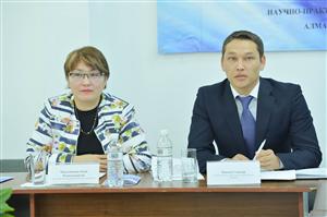 Философы и политологи провели конференцию «100 шагов - план по реализации пяти реформ»