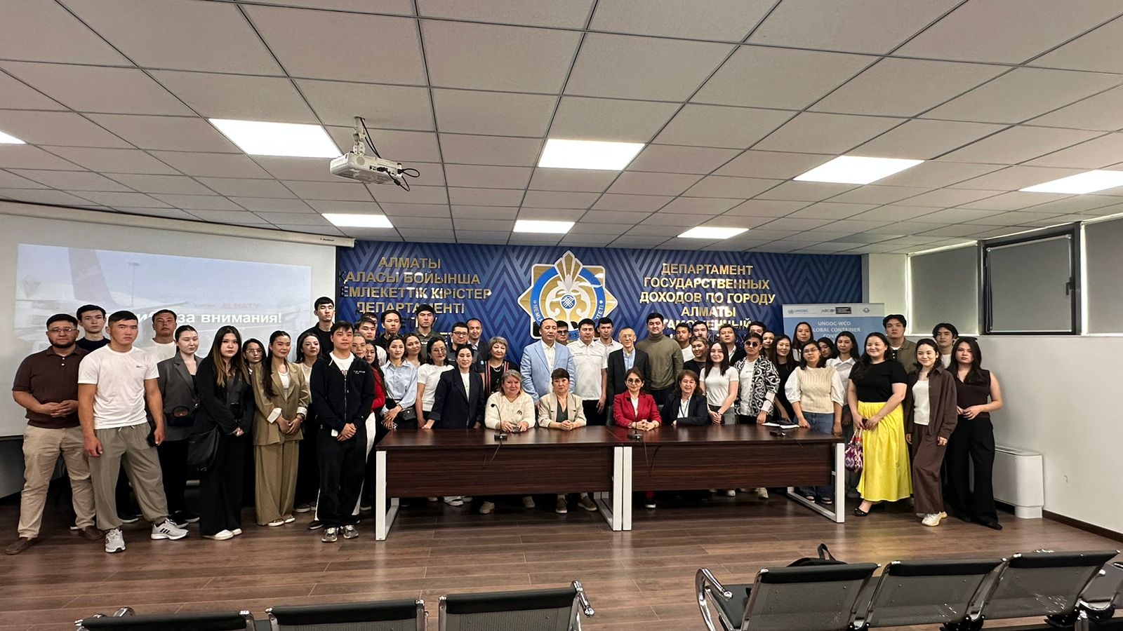 An educational meeting was organized at the Zhetysu Customs Post of the Department of State Revenues for Almaty City as part of the Open Day event.
